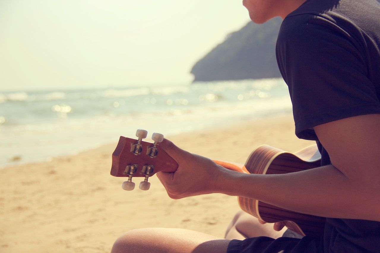 Przewóz gitary, ukulele i innych instrumentów muzycznych w samolocie