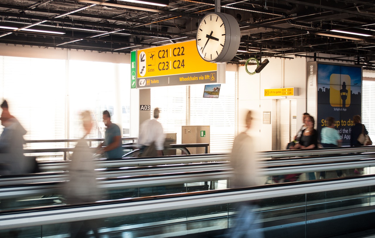 Kontrola bezpieczeństwa na lotnisku - porady dla podróżujących po raz pierwszy samolotem