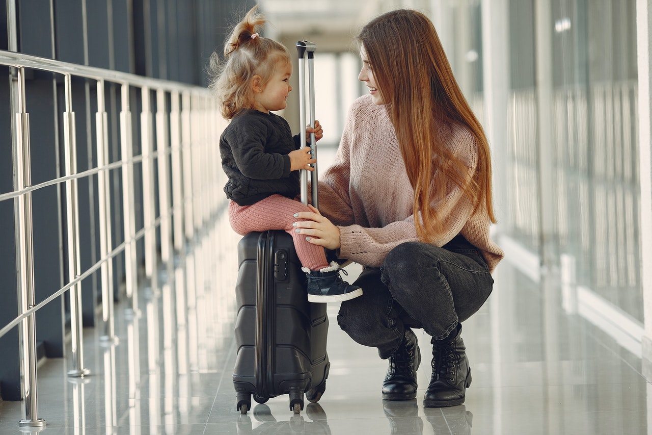 Podróż z niemowlętami i małymi dziećmi w WizzAir - cena biletu, dodatkowy bagaż, wózek